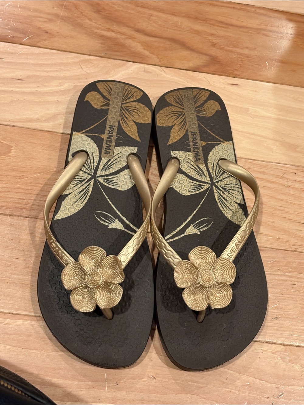 Ipanema Black and Gold Floral-Accent Women's Sandals - Size 39/40 EUR 37/38 BRA